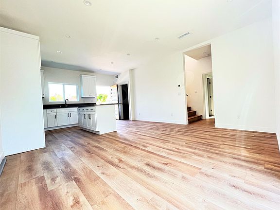 4th image of 7343 Gaviota Ave