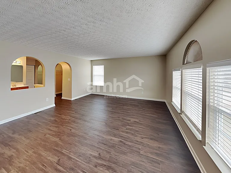 340 Evergreen Cir — Photo 15