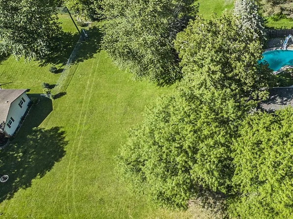 210 McColl Vacant Ave, Yale, MI 48097