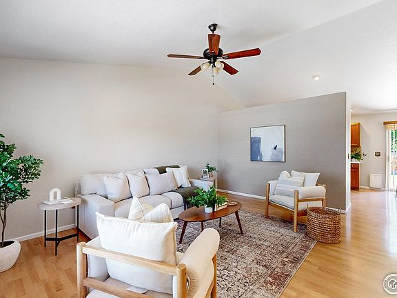 3rd image of 2015 Parkwood Dr