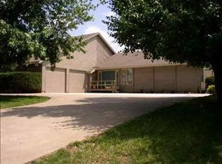 7241 SW 33rd St, Topeka, KS 66614