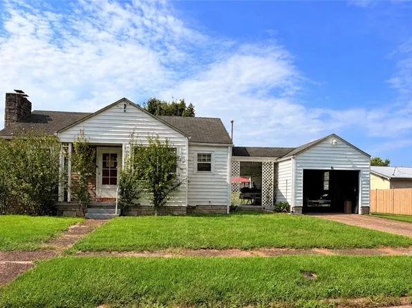 615 Lambert St, Belpre, OH 45714