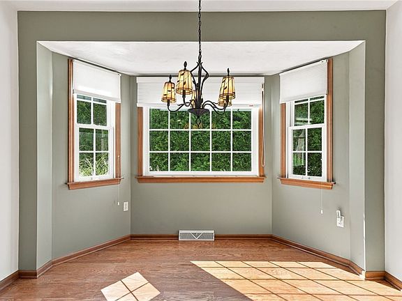 5th image of 110 Chapel View Dr