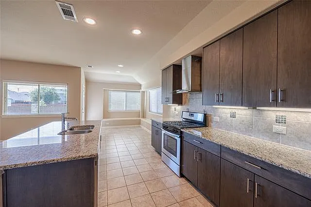 1141 Kingston Ct — Photo 10