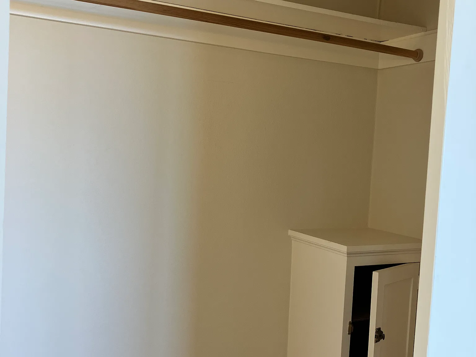Studio, 400 sqft, $1,420 — Photo 3