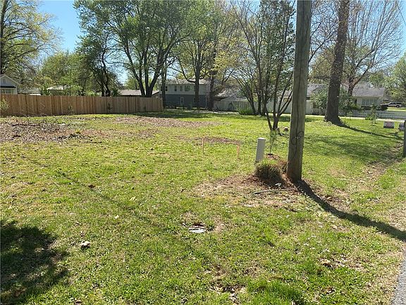 2nd image of 909 NW 9th St #14