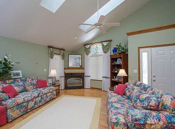 4th image of 104 Saint Martin Dr