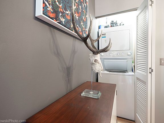 5th image of 1122 W Catalpa Ave APT 603