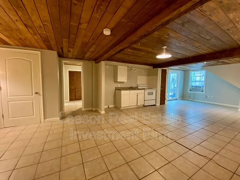 1101 College St #2210 — Photo 4