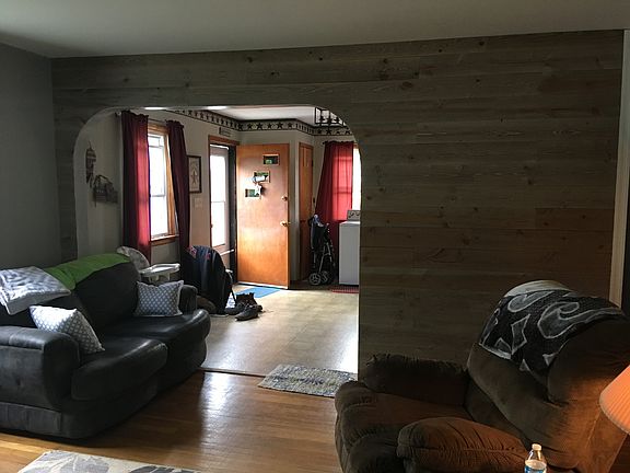 4th image of 323 Oriental St