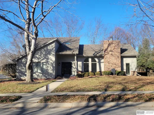 15270 Pine St, Omaha, NE 68144