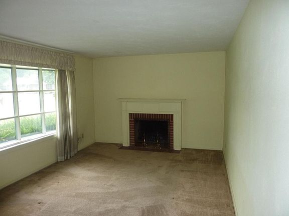 4th image of 245 Randolph Ave