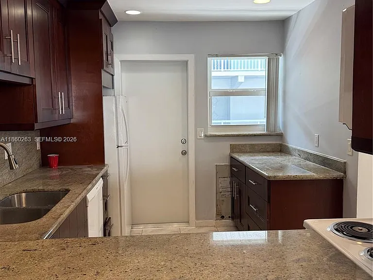 215 SE 3rd Ave #305A — Photo 28