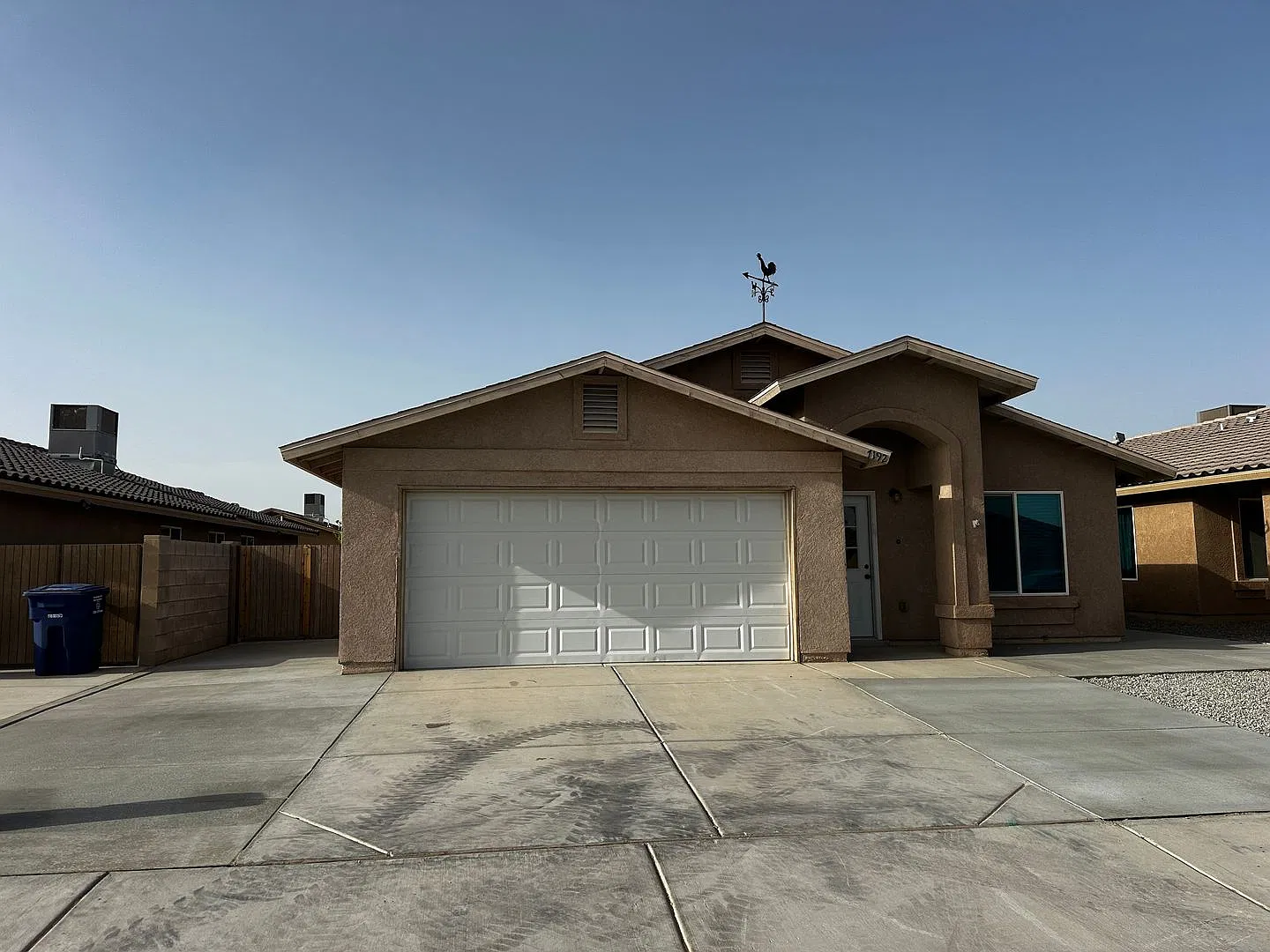 Remodeled 4 bedroom For Rent — Photo 1