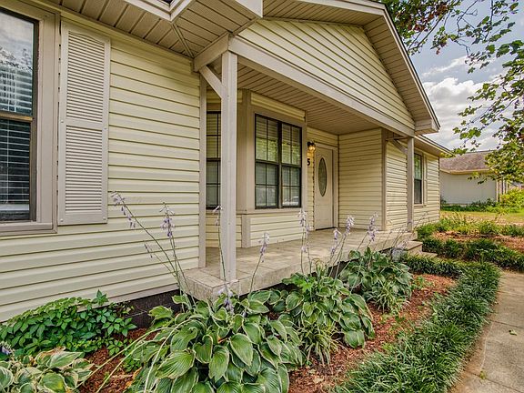 3rd image of 5 Barksdale Dr