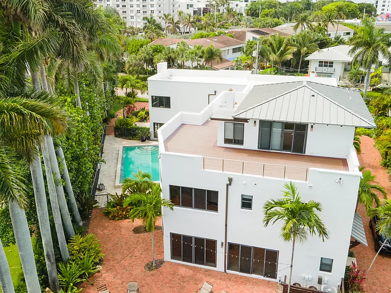 1121 Bel Air Dr #4 — Photo 34