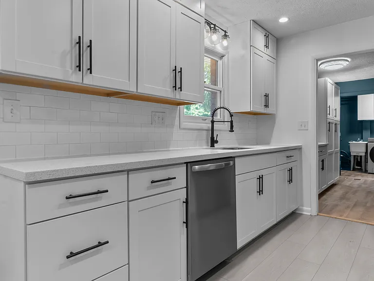 820 Eaglewood Dr — Photo 12