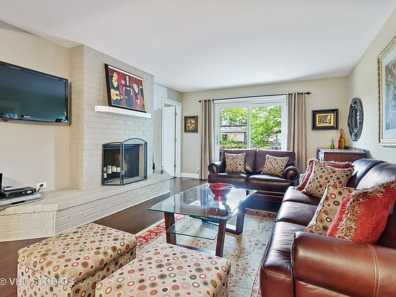 2nd image of 1719 Northfield Sq