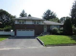 2 Deerfield Ln, Melville, NY 11747