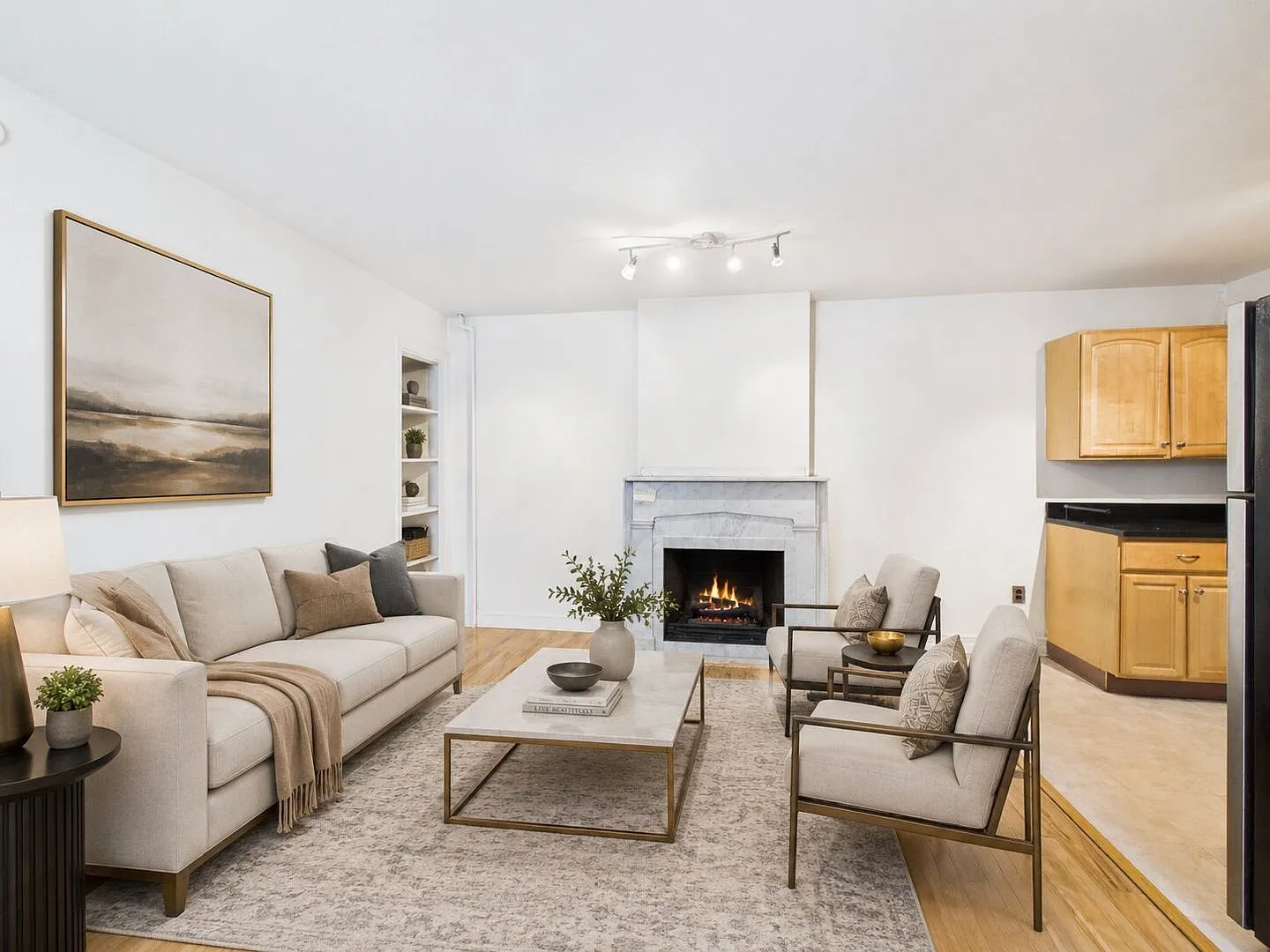 Charming Fairmount 1 Bed with Private Patio, Free Laundry & Storage — Photo 4