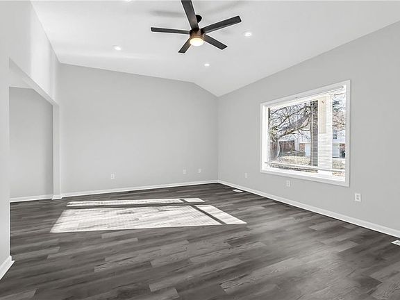 4th image of 6716 NW Lawson Ln