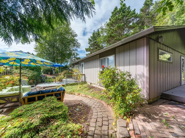 5540 Palisades Dr, Lincoln City, OR 97367