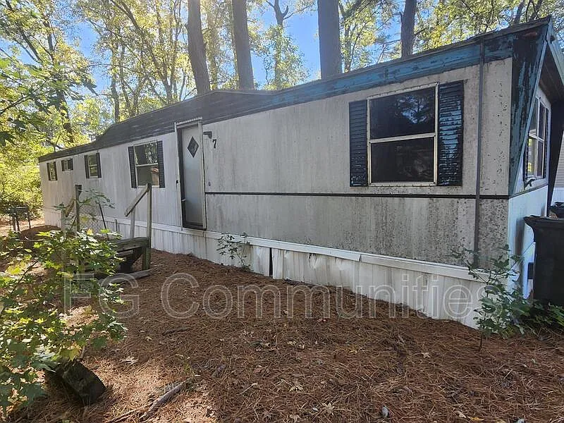 2 bed, 1.0 bath, $700 — Photo 2