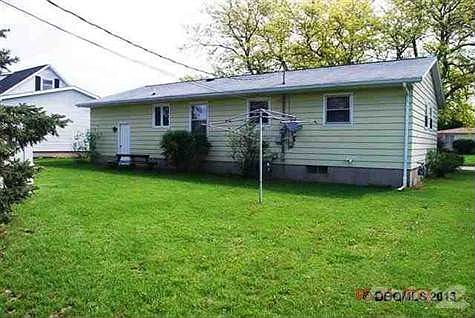 3rd image of 610 2nd St SE