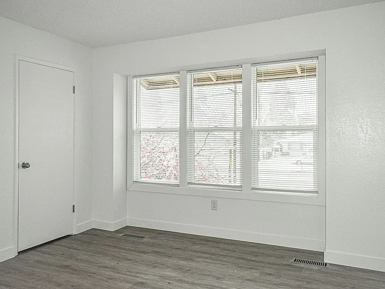 Tahoma Park Apartments — Photo 19