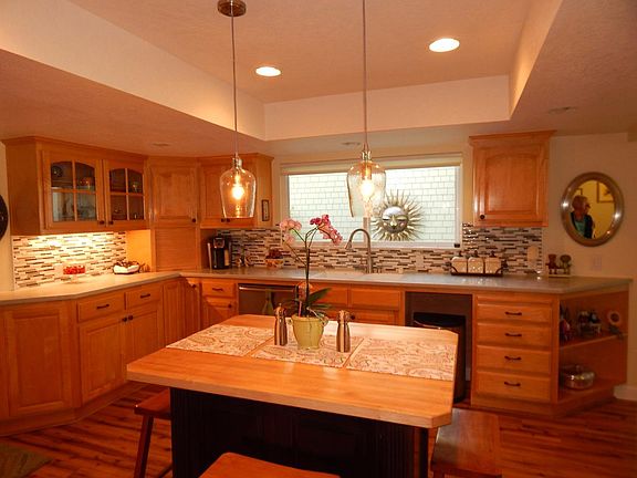 2nd image of 280 Donnas Ln