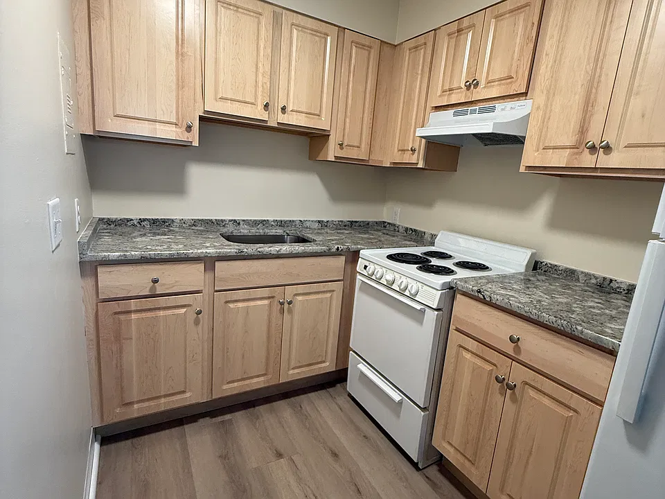 5 Roberts Dr #18