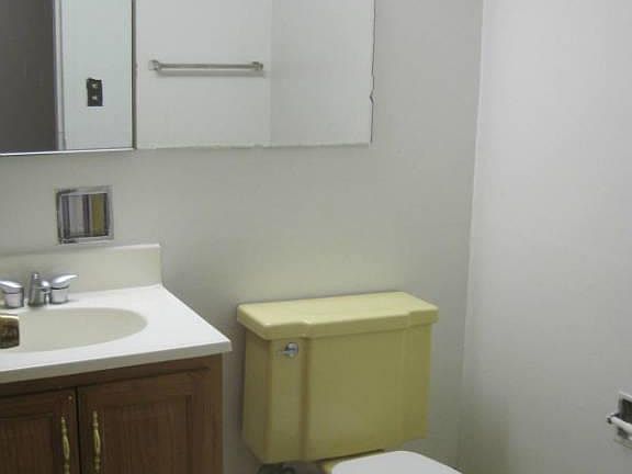 5th image of 6031 N Kenmore Ave APT 5B