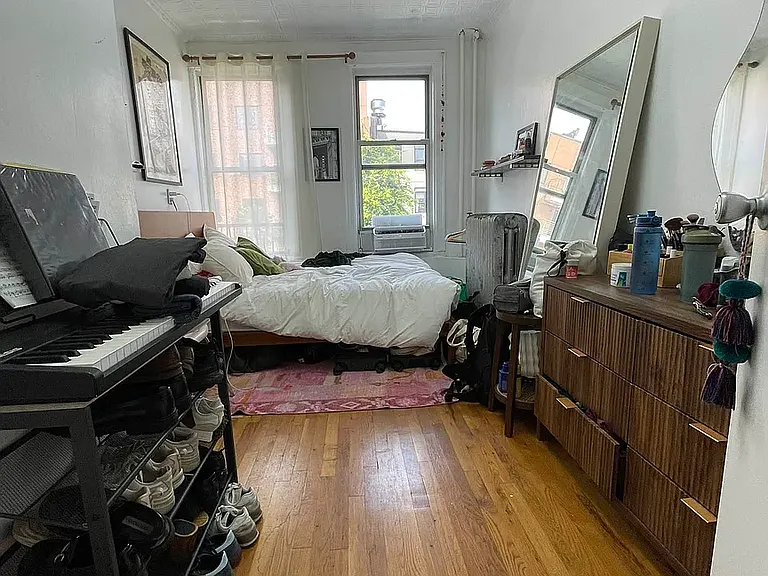 141 Montrose Ave #3R — Photo 4