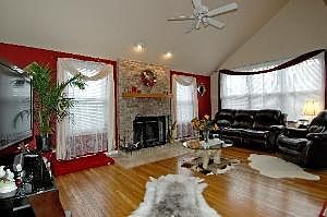 5th image of 2323 N Woodside Dr