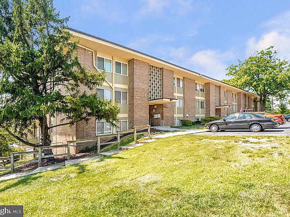 3rd image of 7116 Donnell Pl #D