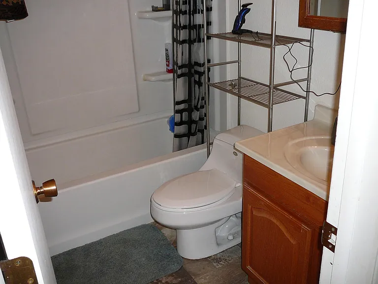 208 Broadmoor Dr — Photo 5