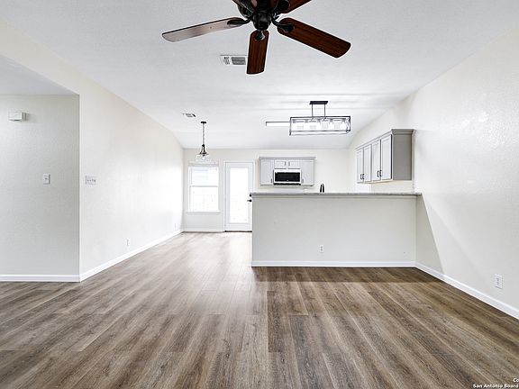 5th image of 7102 Heathers Pl