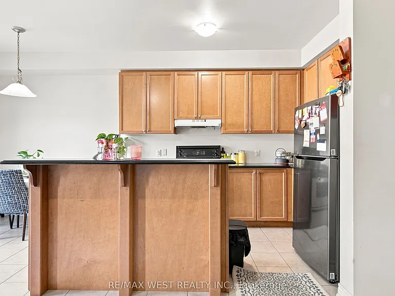 35 Sky Harbour Dr — Photo 14