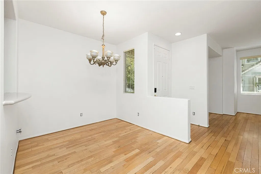 3 bed, 2.5 bath, 1698 sqft, $4,150 — Photo 3