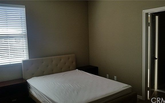 5th image of 950 Waverly Pl