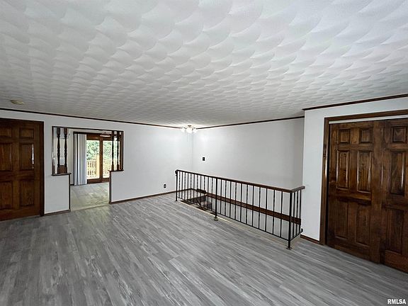 5th image of 2737-39 W Millbrook Ct