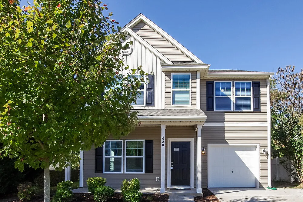 4 bed, 2.5 bath, 2300 sqft, $2,790 — Photo 1