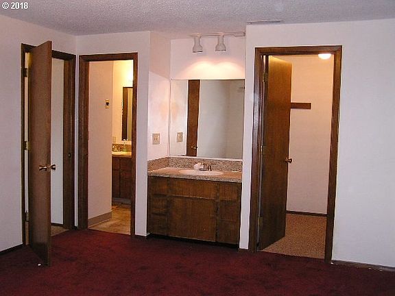 4th image of 205 SE 151st Ave