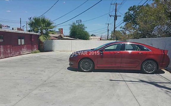 4th image of 3613 Vegas Dr