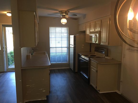 3rd image of 701 Sue Ann Ln