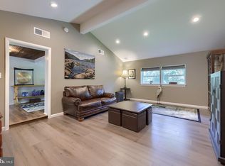 923 Oak St, Akron, PA 17501