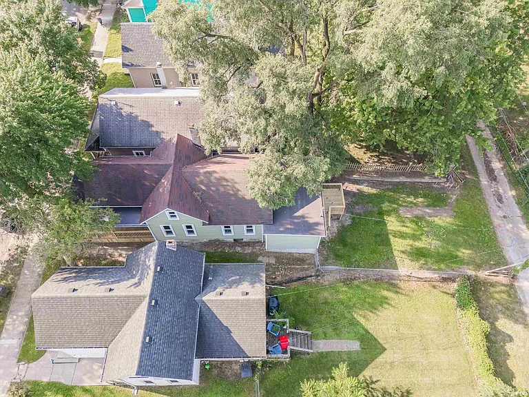 2120 Nelson St — Photo 16