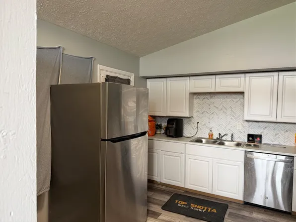 9 Mario Dr, Dayton, OH 45426