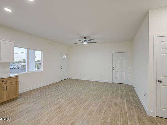 4th image of 13608 W MARYLAND Avenue