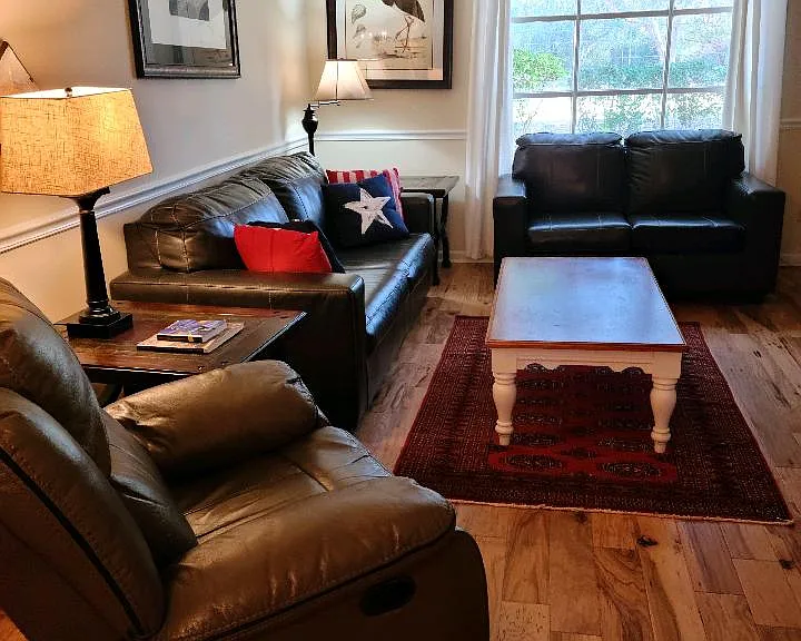 704 Harbor Ln — Photo 7